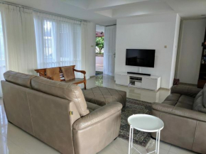 Family Only Mountain View Villa - De Reiz Adya 4BR